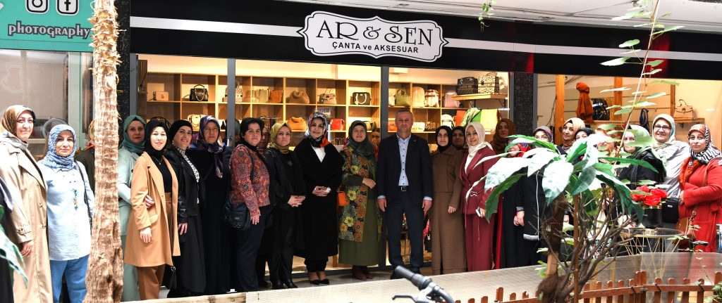 Canta01-1024x431 Hem Siyaset Hem Ticaret
