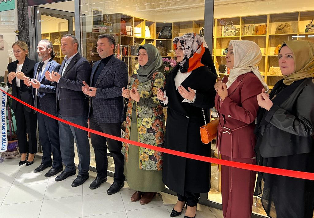 Canta03-1024x710 Hem Siyaset Hem Ticaret