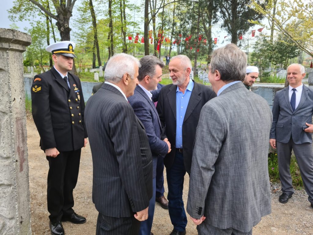 sehit-ziyaret-_4_-1024x768 PROTOKOL İLE HALK, PARKTA BAYRAMLAŞTI...