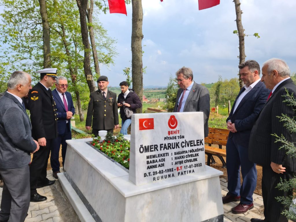 sehit-ziyaret-_9_-1024x768 PROTOKOL İLE HALK, PARKTA BAYRAMLAŞTI...