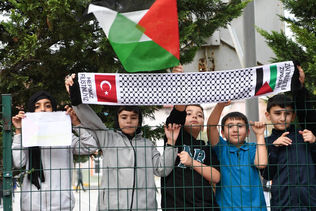 Diyanet_Yuruyus_8-1024x683 Sakarya Halkından Yürüyüş ve Kermeslerle, Filistin'e Destek...